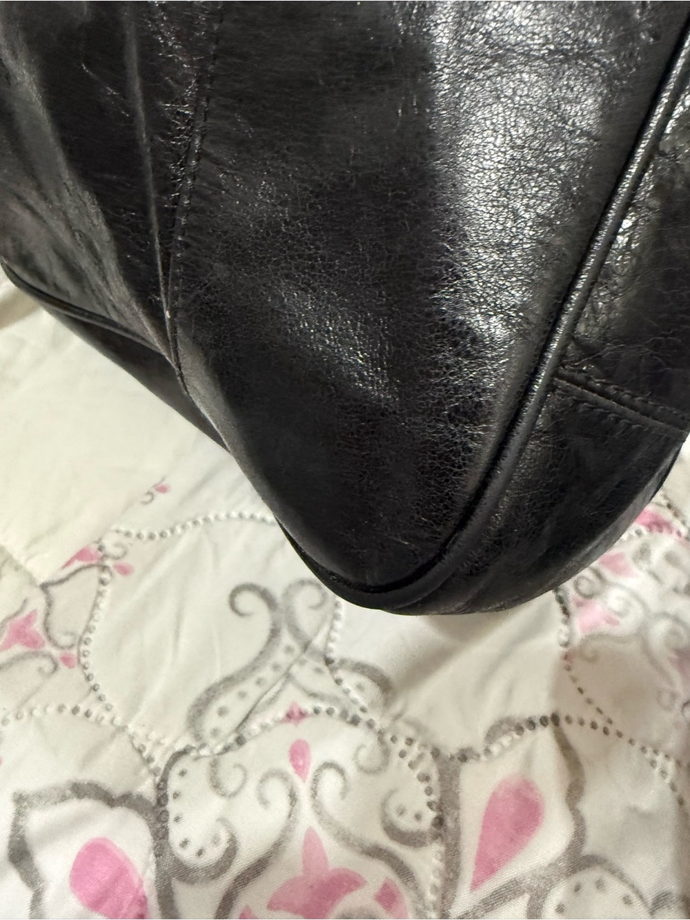 Classic Black Leather Shoulder Bag with Gold Hardware - Picture 5 of 9